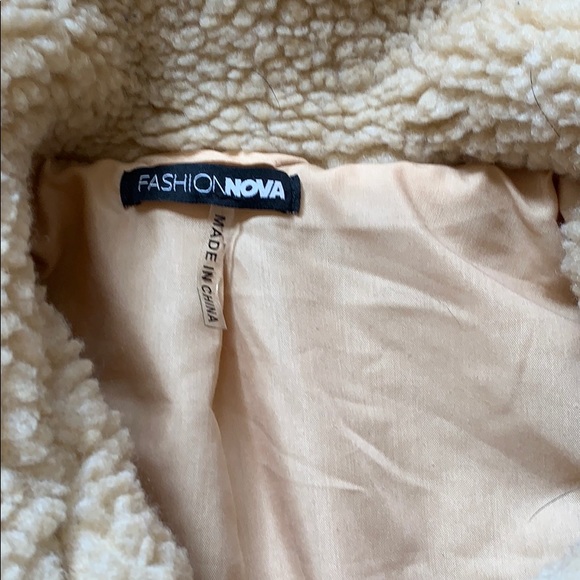 Fashion nova crop Sherpa/teddy jacket - Picture 2 of 3